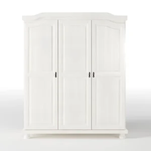 O guarda-roupa Bastian é um clássico. Ideal para você que gosta de um estilo provençal na decoração. Ele é fabricado em madeira maciça de pinus, conta com 03 portas, 01 cabideiro, 03 prateleiras e 01 maleiro. Sem contar com o acabamento branco que combina com tudo, você pode mesclar com tons suaves e tecidos florais, trazendo estilo, charme e delicadeza para o seu ambiente.